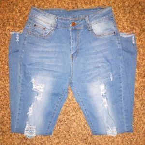 NWOT distressed skinny jeans